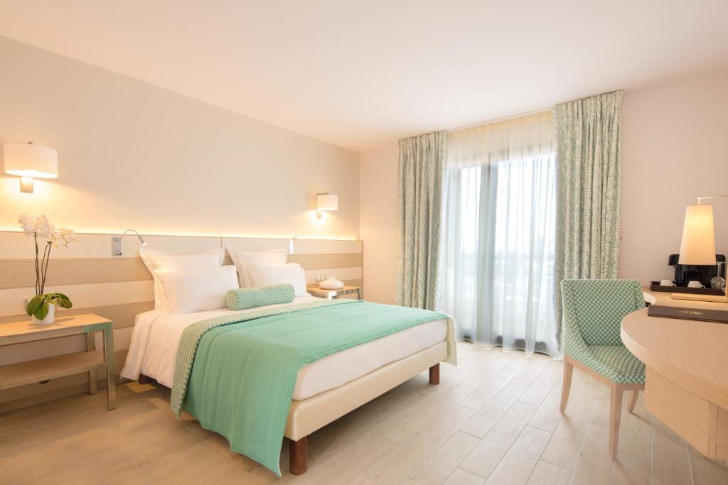 Postel nebo postele na pokoji v ubytování Akoya Hotel & Spa