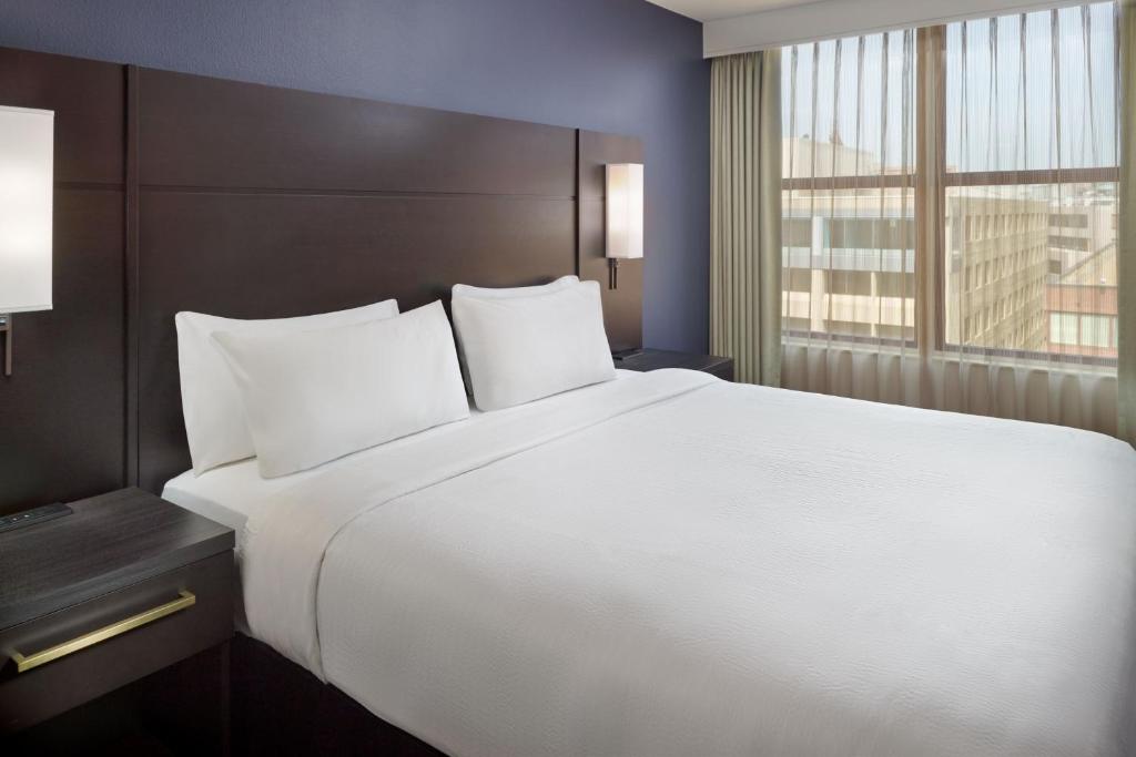 Residence Inn Washington, DC/ Downtown - One-Bedroom Queen Suite With Sofa Bed