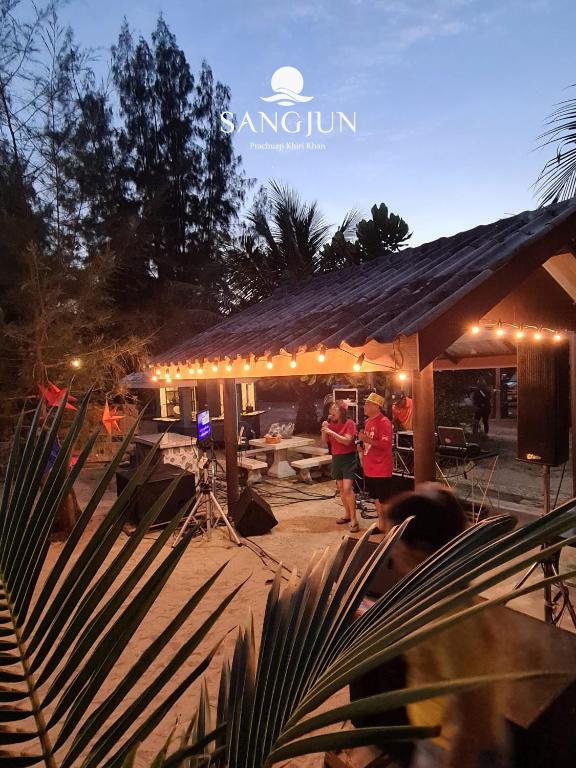 Fotografie z fotogalerie ubytování Sangjun On Beach Resort v destinaci Bang Saphan