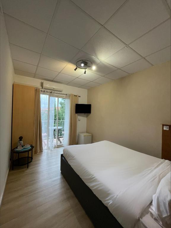 Postel nebo postele na pokoji v ubytování Acapella Hotel