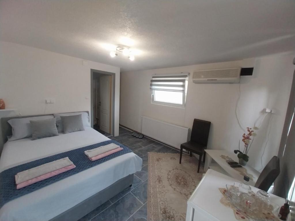 Postel nebo postele na pokoji v ubytování R&H apartmani