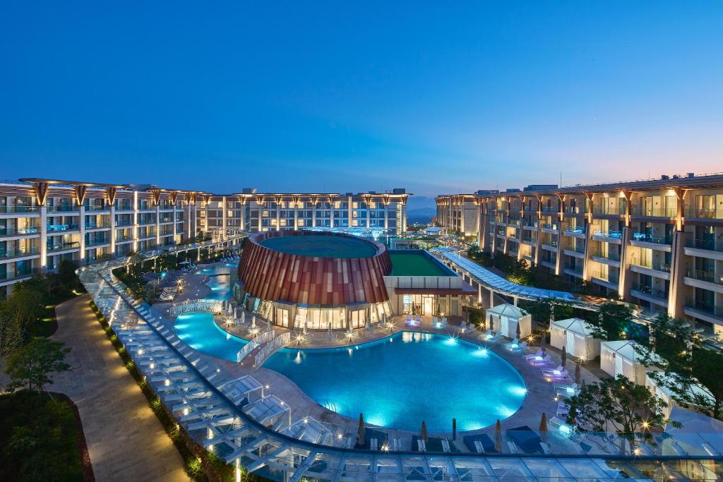 Bazén v ubytování Marriott Jeju Shinhwa World Hotel nebo v jeho okolí