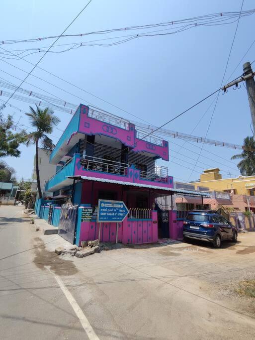 Tòa nhà nơi nhà nghỉ dưỡng tọa lạc