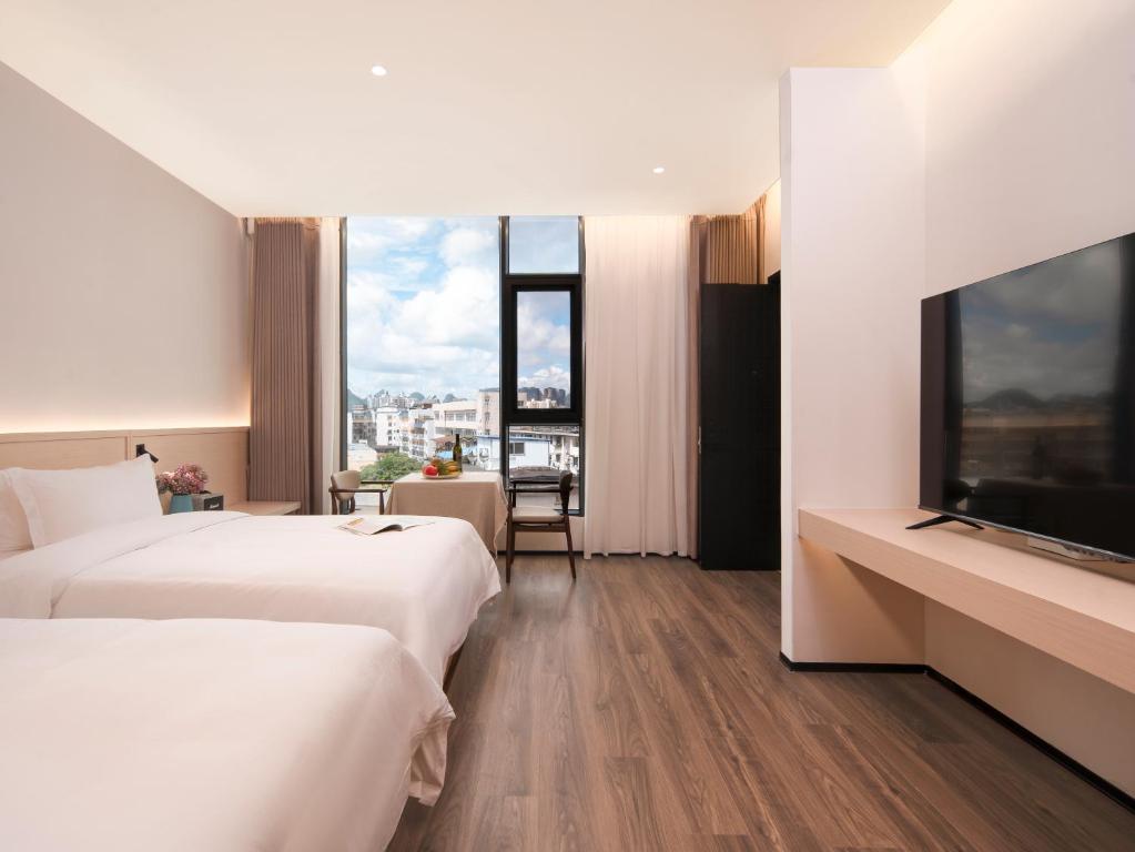 Postel nebo postele na pokoji v ubytování Riverbank Hotel