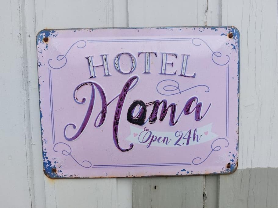 Certifikát, hodnocení, plakát nebo jiný dokument vystavený v ubytování Hotel MOMA
