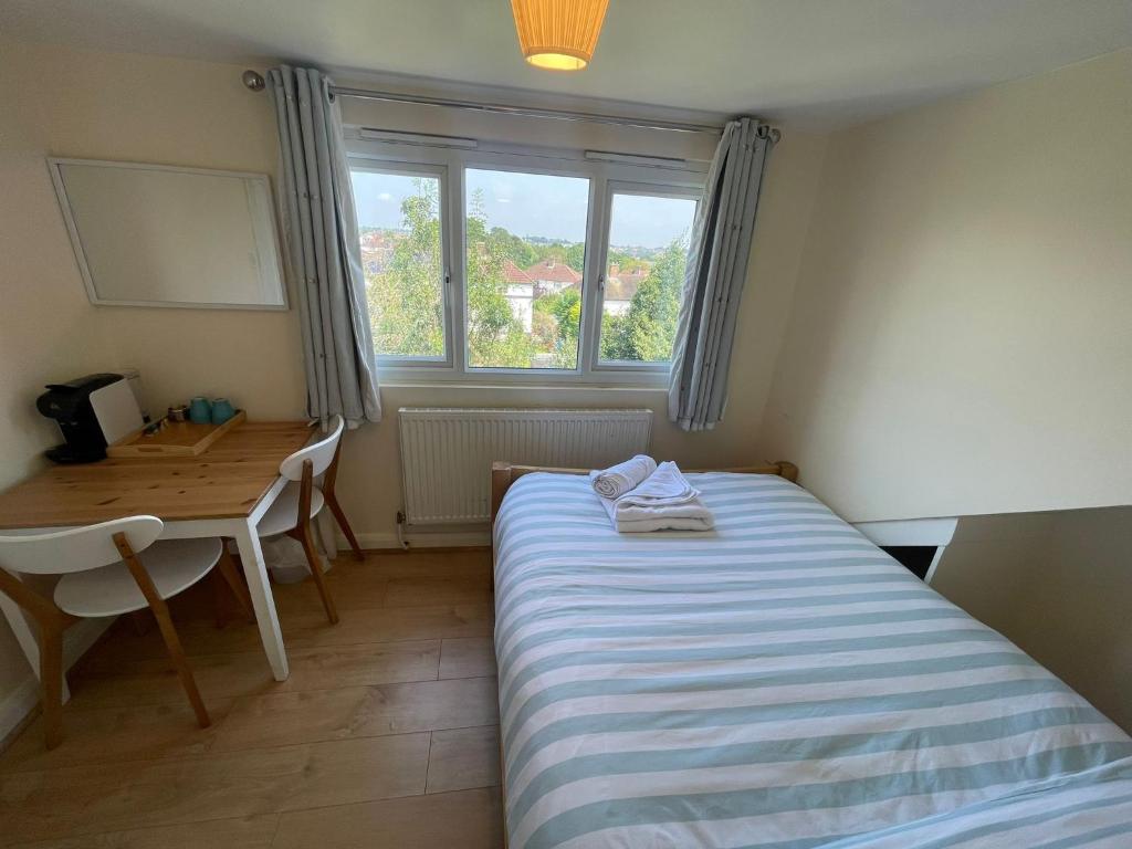 Giường trong phòng chung tại Velvet