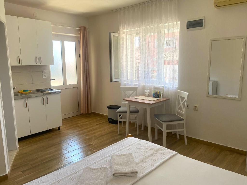 Kuchyň nebo kuchyňský kout v ubytování Apartmani Vidakovic