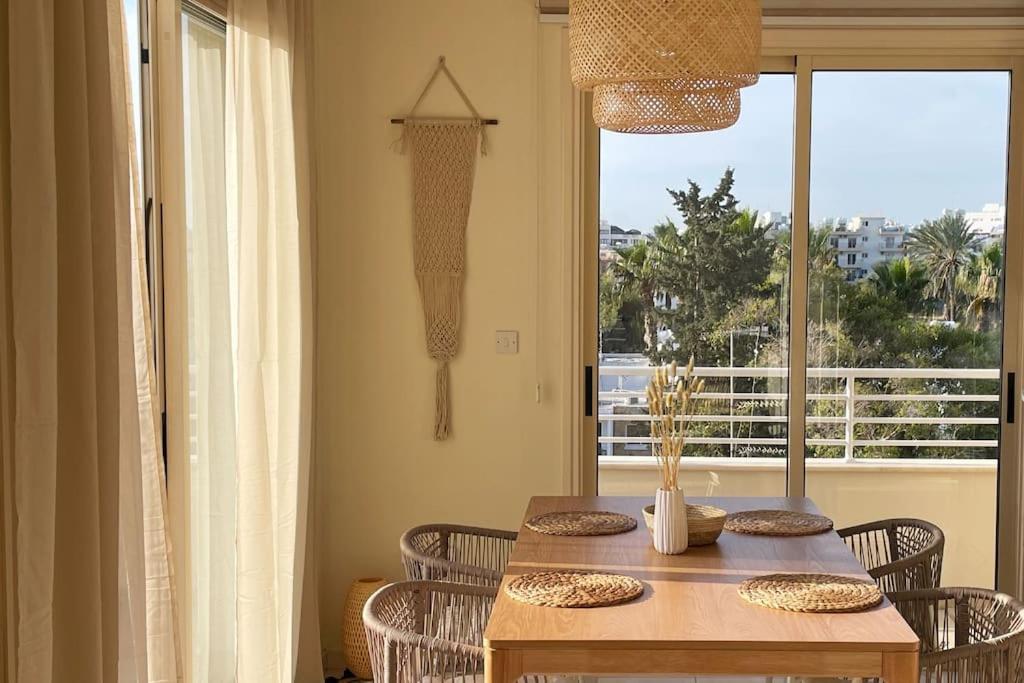 Palm View Residence with Private Rooftop