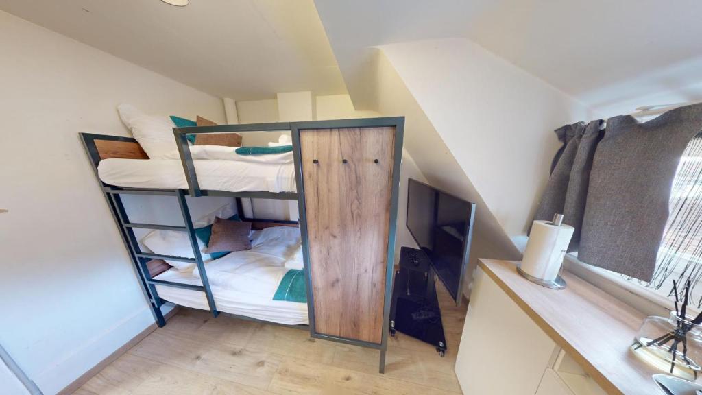 Postel nebo postele na pokoji v ubytování Zentral Altstadt Chur - Bahnhofsnah - Ferienwohnung - Bernina Express - Solution-Grischun