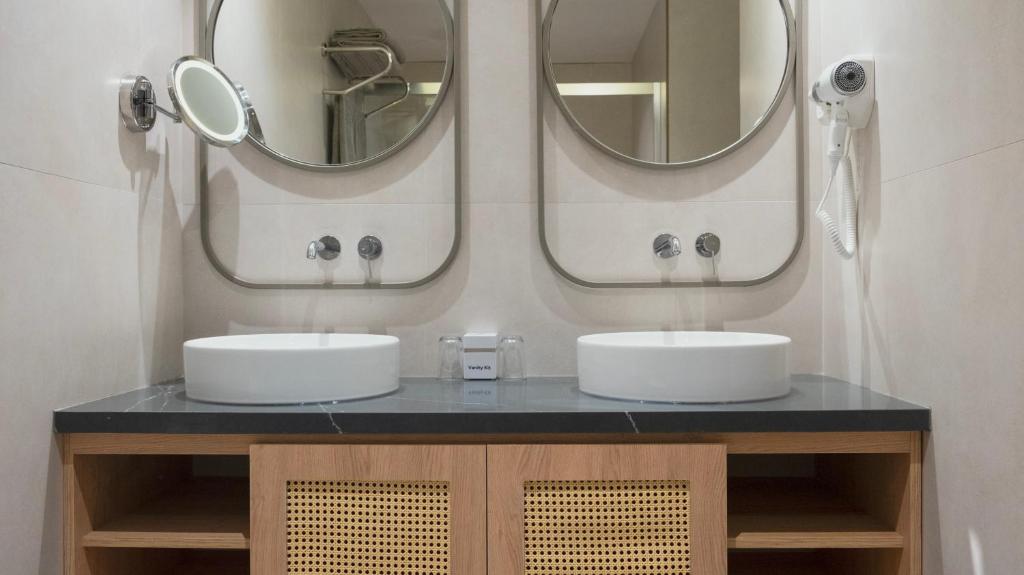 A bathroom at Kleopatra Dreams Beach Hotel