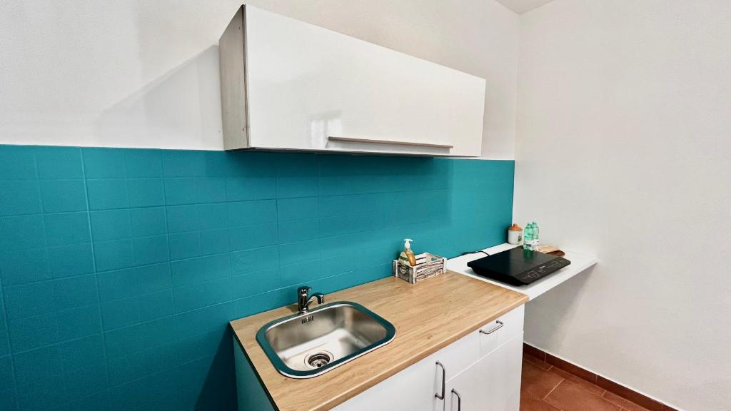 Kuchyň nebo kuchyňský kout v ubytování SambaSS Apartment