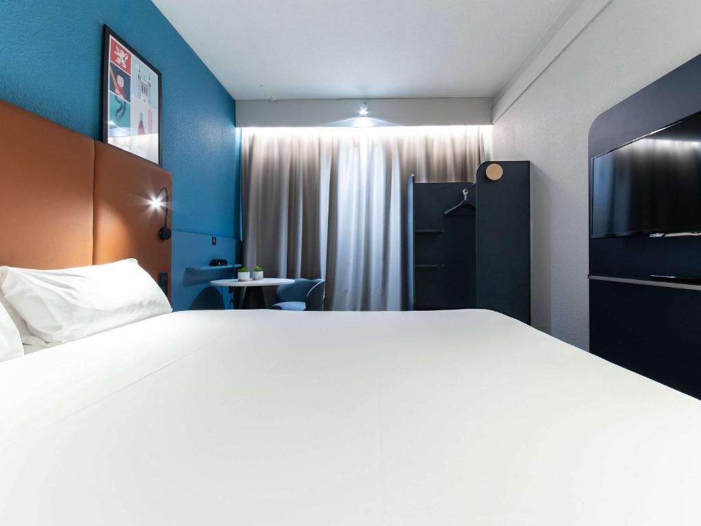 Postel nebo postele na pokoji v ubytování ibis Lyon Nord