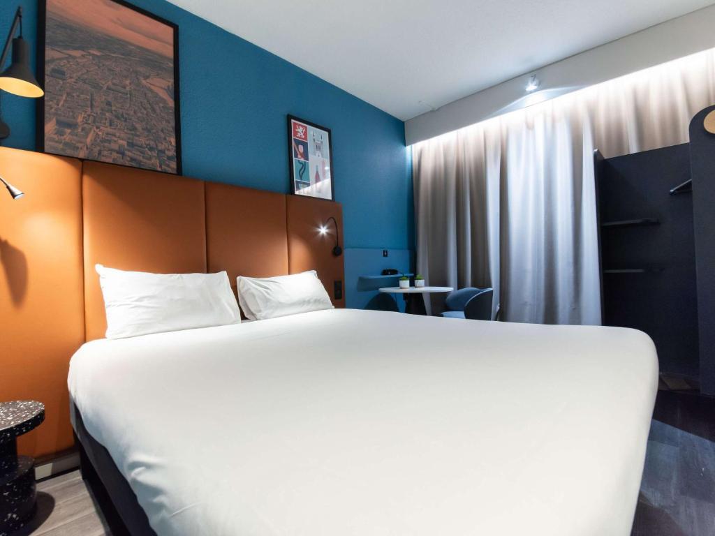 Postel nebo postele na pokoji v ubytování ibis Lyon Nord
