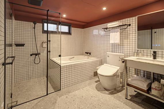 Koupelna v ubytování Reddot Hotel