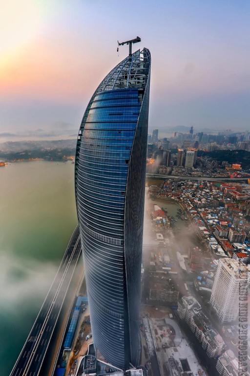 Nespecifikovaný výhled na destinaci Sia-men nebo výhled na město při pohledu z aparthotelu