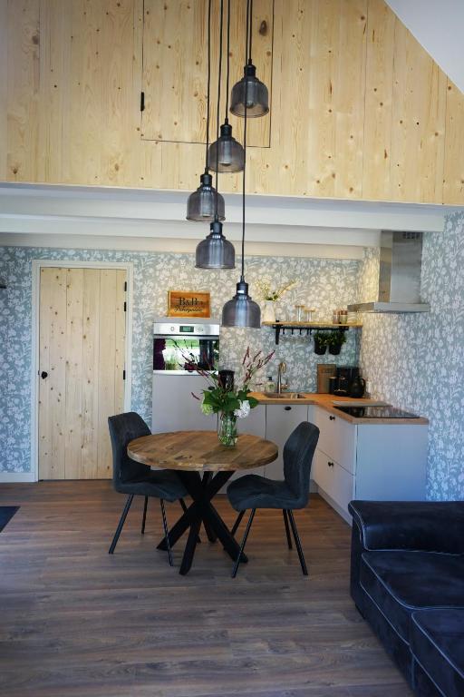 Kuchyň nebo kuchyňský kout v ubytování B&B Piebengastate Welsrijp