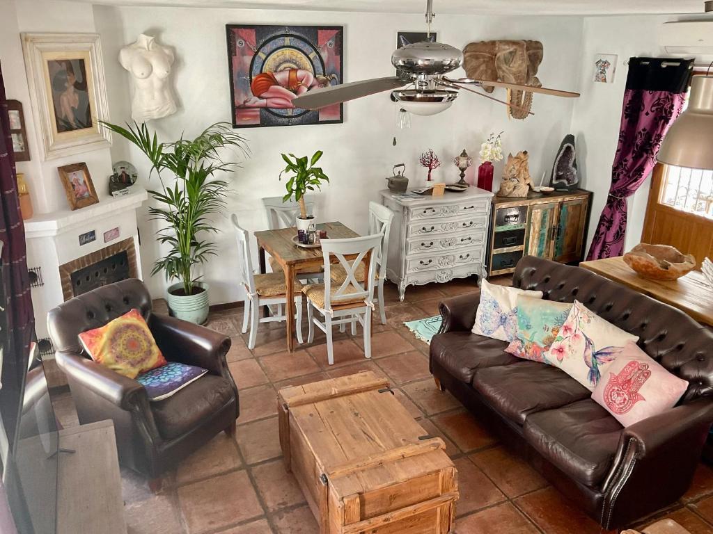 Posezení v ubytování Mijas Pueblo Cosy Townhouse, sleeps 4