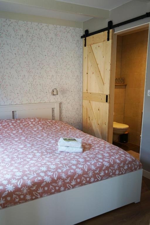 Postel nebo postele na pokoji v ubytování B&B Piebengastate Welsrijp