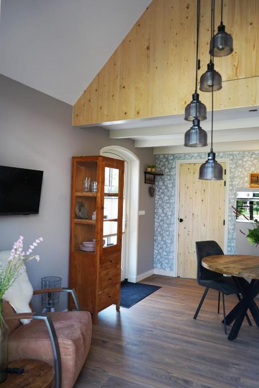TV a/nebo společenská místnost v ubytování B&B Piebengastate Welsrijp