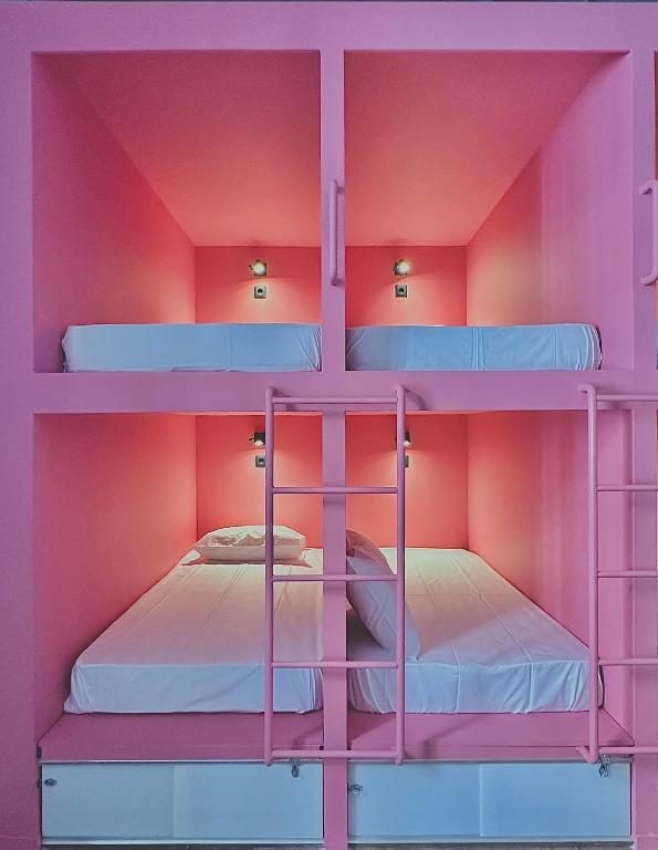 Postel nebo postele na pokoji v ubytování Pink Lemon