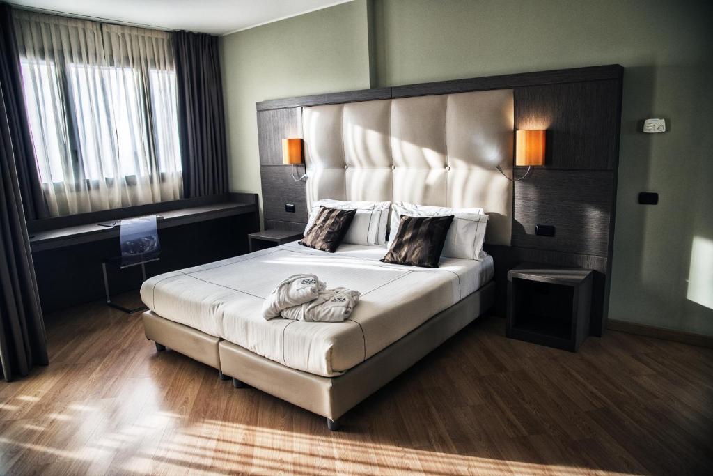 Postel nebo postele na pokoji v ubytování Acca Palace AA Hotels