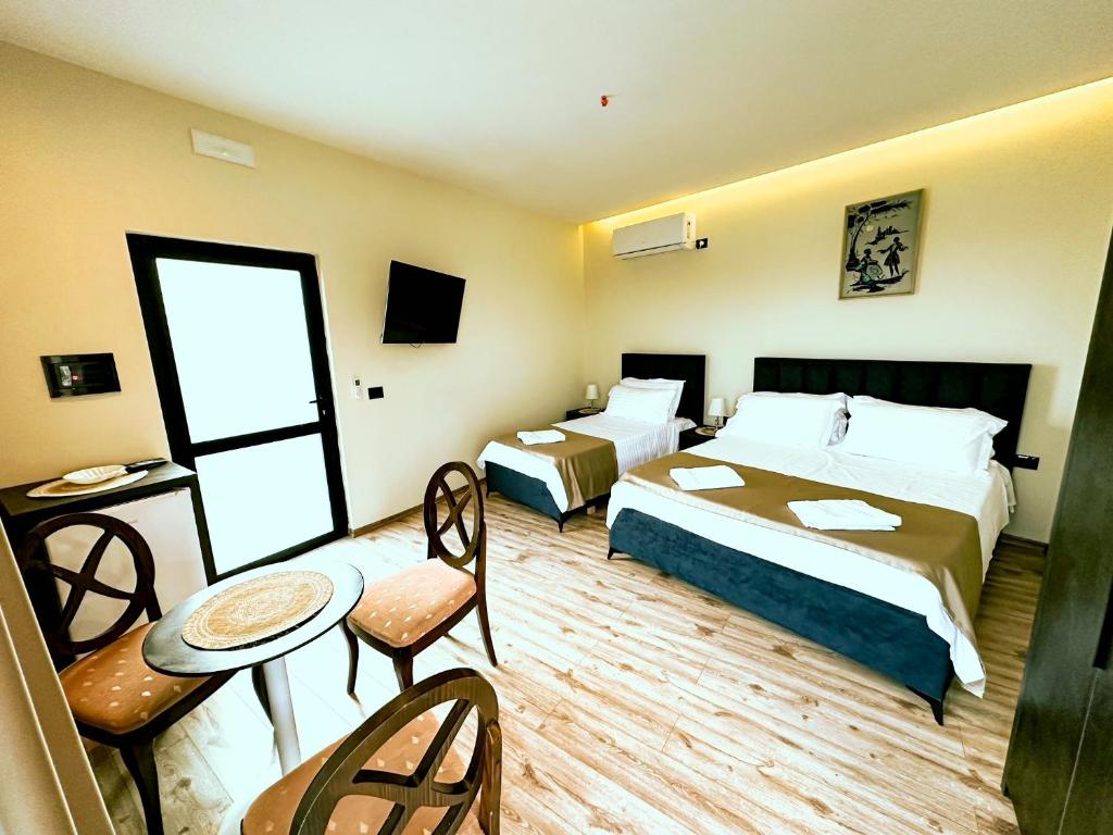 Postel nebo postele na pokoji v ubytování Hotel Iliria