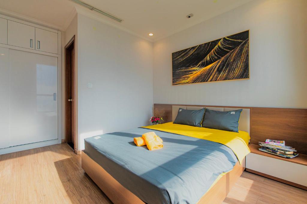 Giường trong phòng chung tại Chalton Suites - Landmark 81 Area, Ice Rink & Grand Park