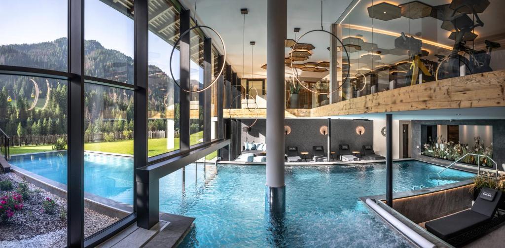Bazén v ubytování Wellness Hotel Gran Risa***S nebo v jeho okolí