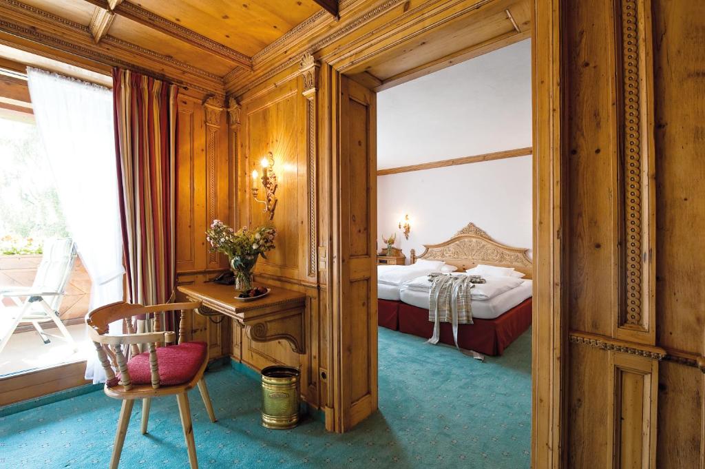 Alpenjuwel Parkhotel Wallgau 4 Sterne Superior Genusshotel mit Spa feinster Kulinarik & Golf Ihr Rückzugsort inmitten der Alpen mit Tradition und Eleganz - Suite Hasta 70m²