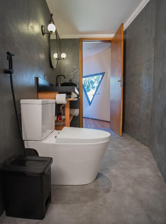 Vannituba majutusasutuses Orion Glamping Hospedagem Domo Geodésico em Urubici
