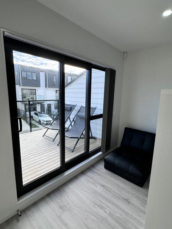 Posezení v ubytování 3BR Auckland Holiday Home near Outlet shops and Costco
