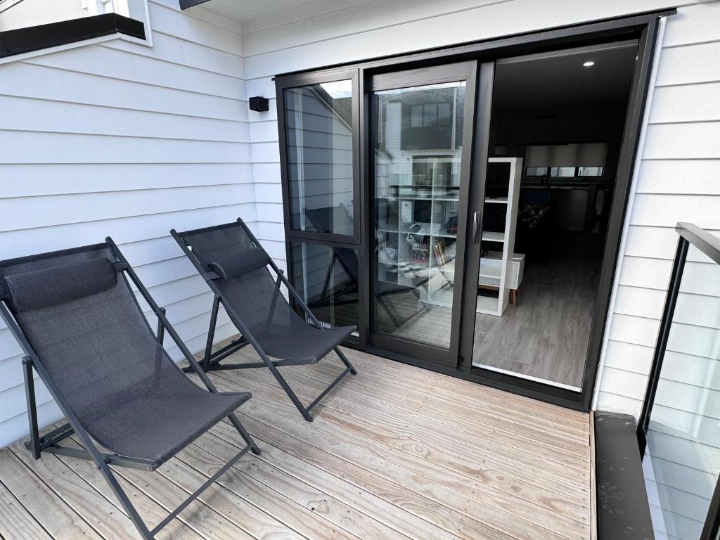 Patio nebo venkovní prostory v ubytování 3BR Auckland Holiday Home near Outlet shops and Costco