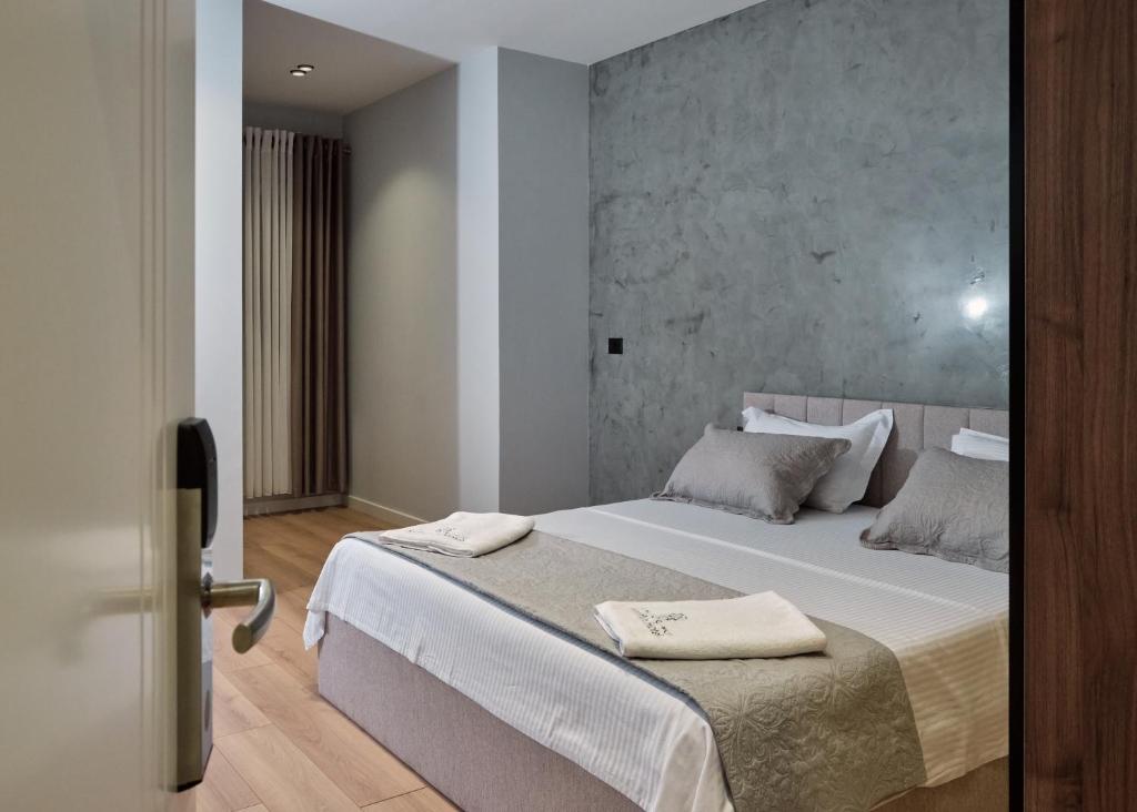 Postel nebo postele na pokoji v ubytování Montflux Hotel