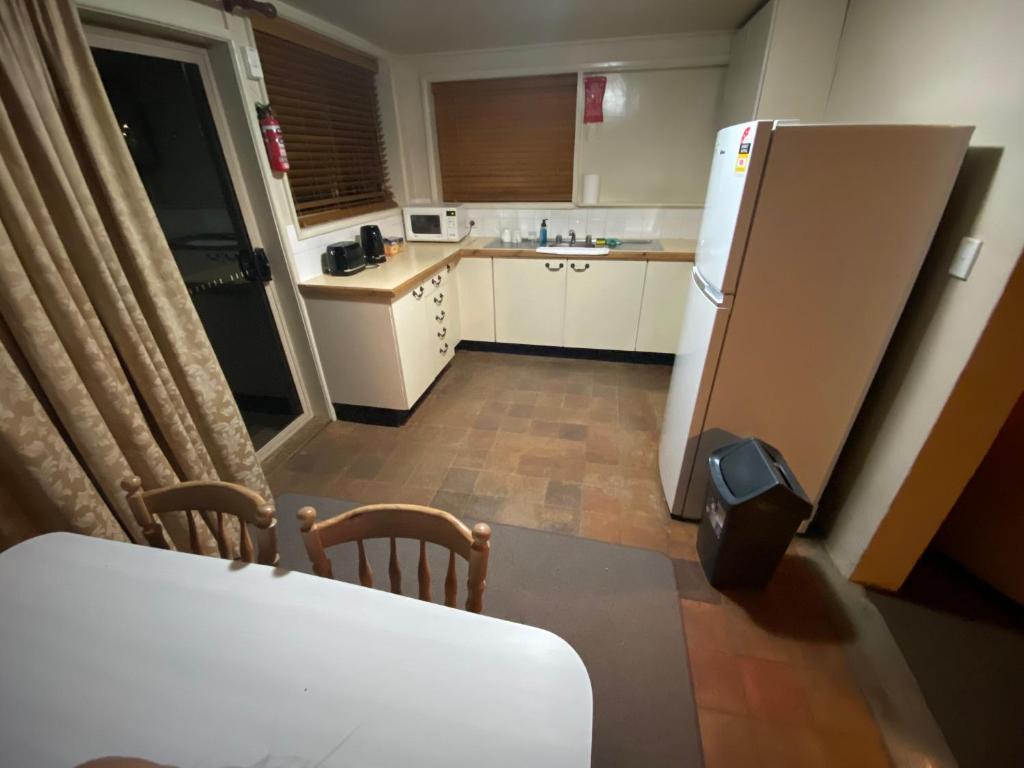 Cucina o angolo cottura di Ellstanmor Guesthouse Cooma
