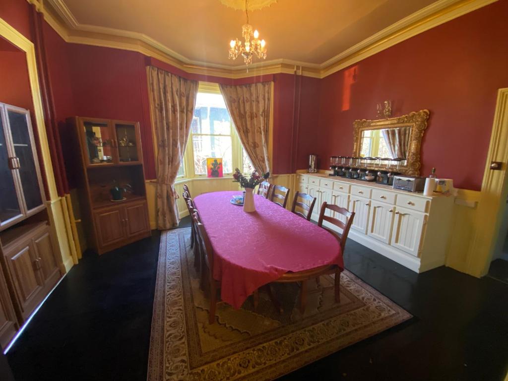 TV o dispositivi per l'intrattenimento presso Ellstanmor Guesthouse Cooma