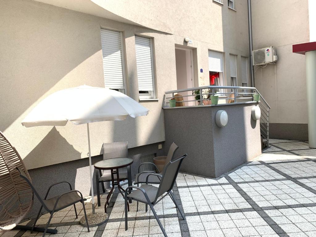Kuchyň nebo kuchyňský kout v ubytování Petra Apartments