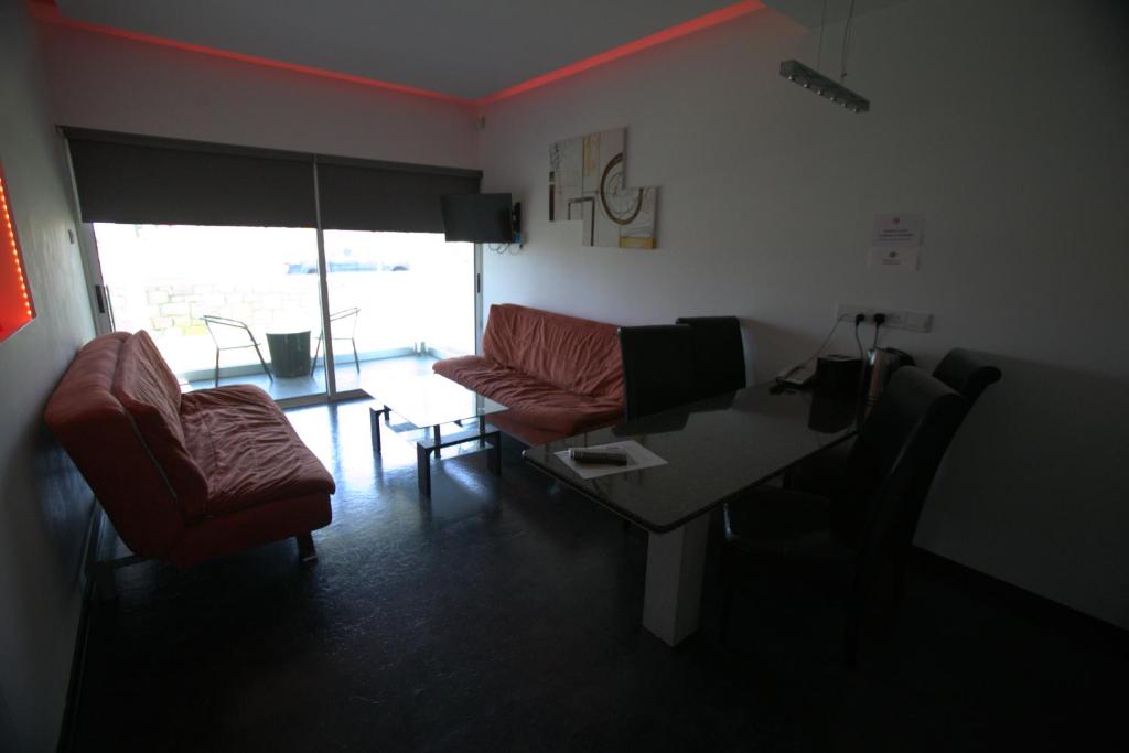 Posezení v ubytování Neptune Hotel Apartments Paphos
