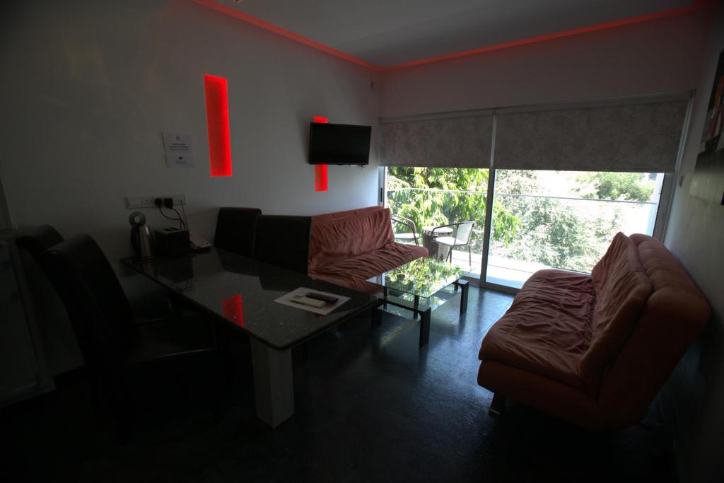 Posezení v ubytování Neptune Hotel Apartments Paphos