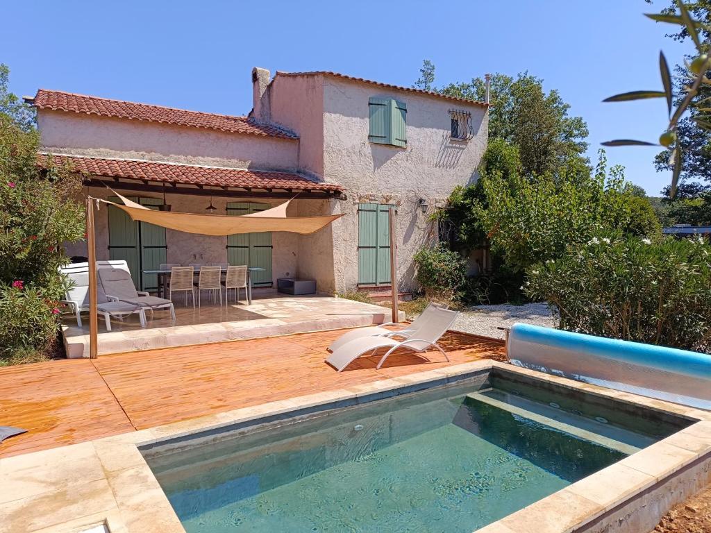 a house with a swimming pool in front of a house at Nuit romantique en Provence in Draguignan