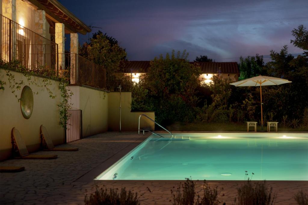 Bazén v ubytování Luce Boutique Hotel nebo v jeho okolí