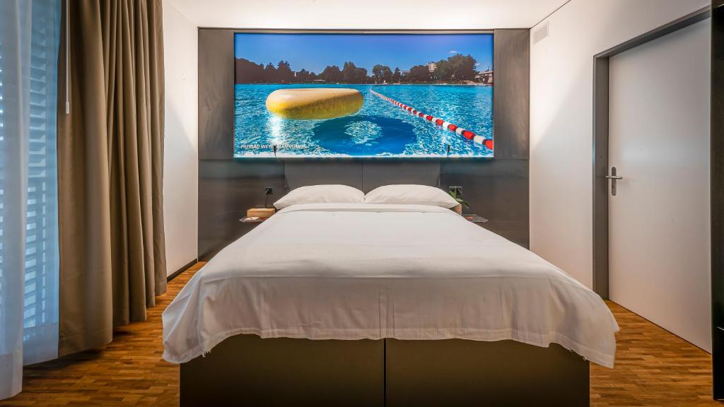 Postel nebo postele na pokoji v ubytování Los Lorentes Apartments Bern City