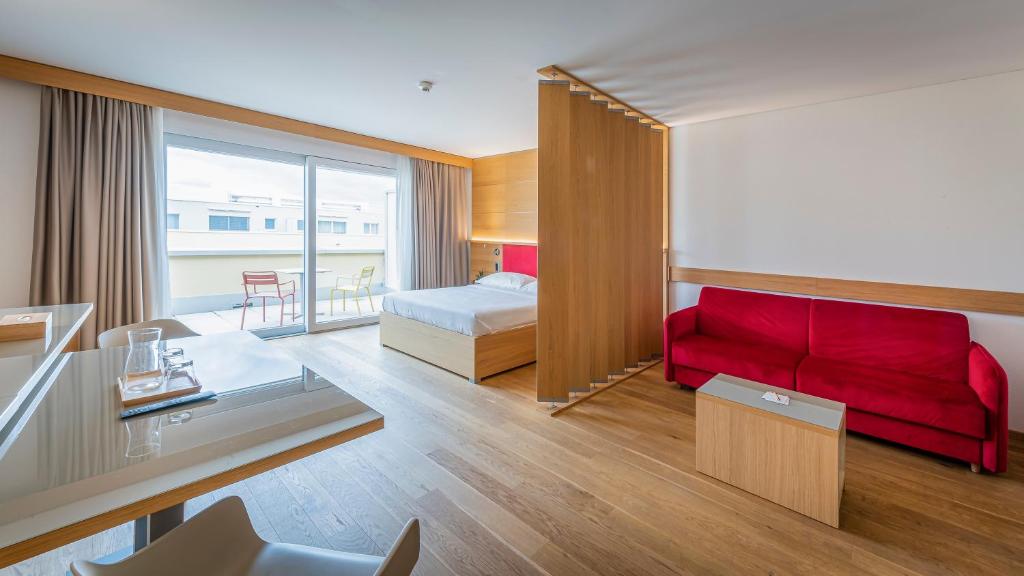 
Top Floor Business Apartment with Terrace 
