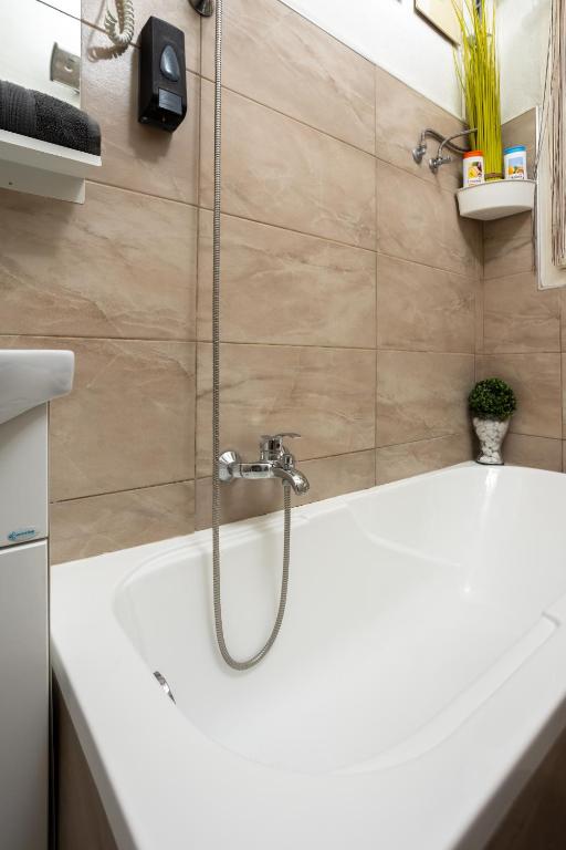 Kúpeľňa v ubytovaní Gecko Centrum Studio Apartman
