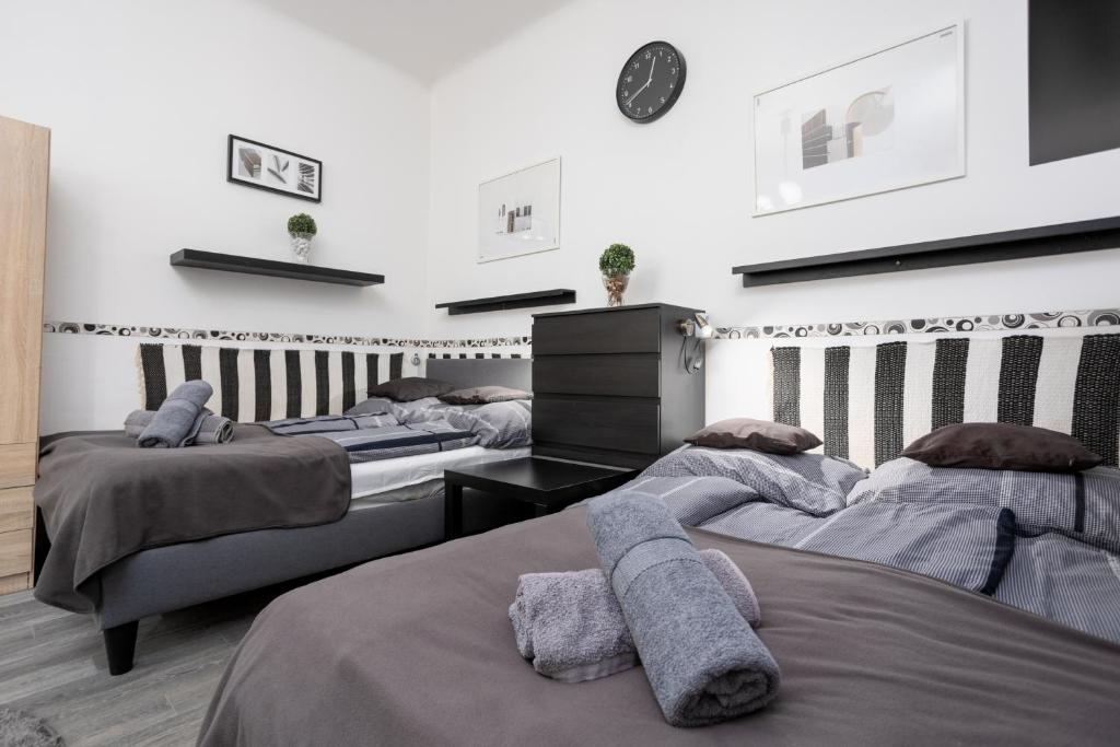 Posteľ alebo postele v izbe v ubytovaní Gecko Centrum Studio Apartman