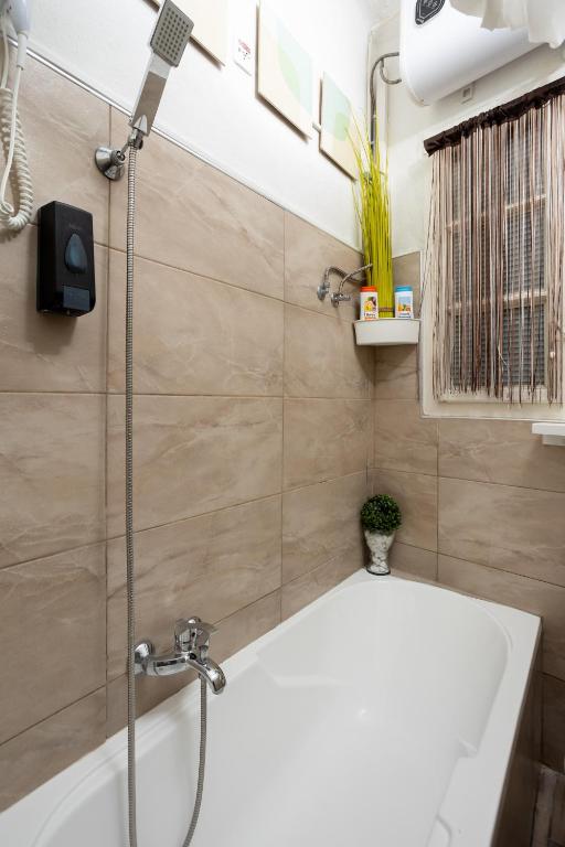 Kúpeľňa v ubytovaní Gecko Centrum Studio Apartman