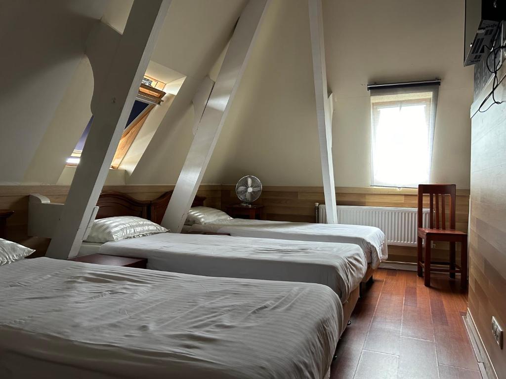 Postel nebo postele na pokoji v ubytování Hotel Isis