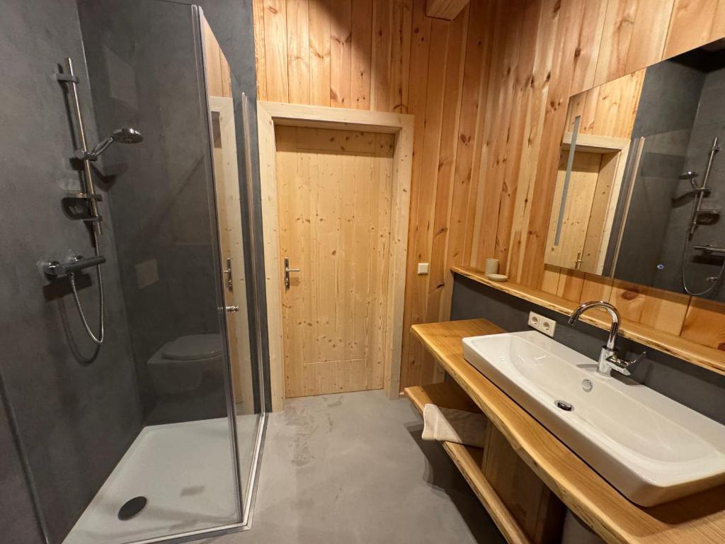 Koupelna v ubytování Bio-Hof Lexmühle