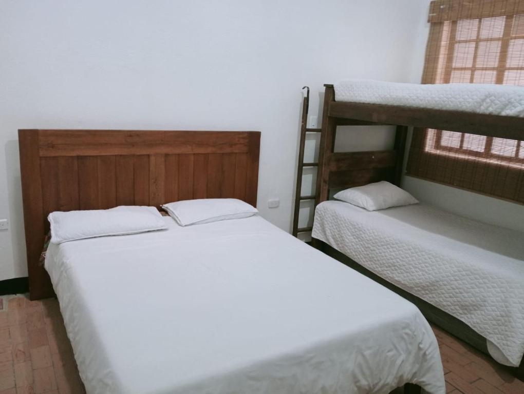 Postel nebo postele na pokoji v ubytování Villa Candelaria Hostel