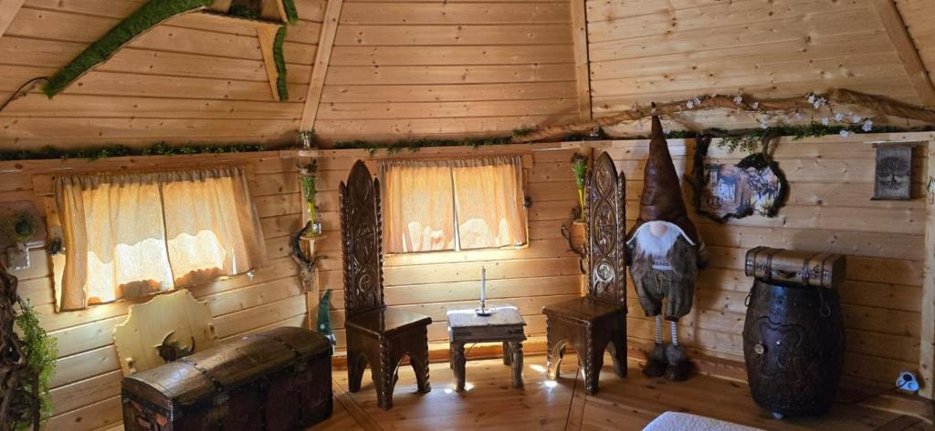 Zdjęcie z galerii obiektu La Chaumière magique des Elfes et ses énigmes w mieście Servas