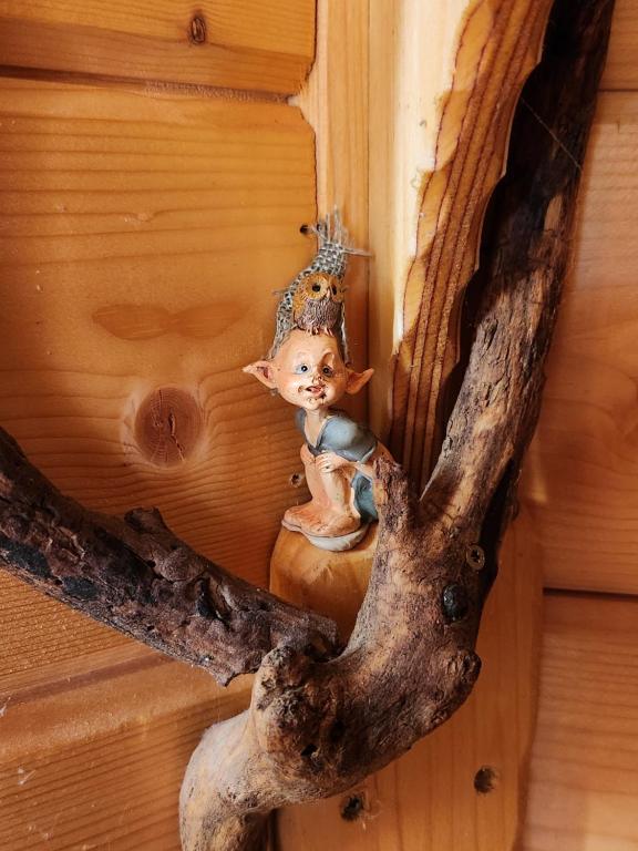 Zdjęcie z galerii obiektu La Chaumière magique des Elfes et ses énigmes w mieście Servas